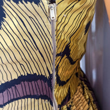Laden Sie das Bild in den Galerie-Viewer, 1950s 1960s - Stunning Monarch Butterfly Cotton Dress - W26/27 (66/68cm)