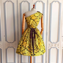 Laden Sie das Bild in den Galerie-Viewer, 1950s 1960s - Stunning Monarch Butterfly Cotton Dress - W26/27 (66/68cm)