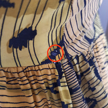 Laden Sie das Bild in den Galerie-Viewer, 1950s 1960s - Stunning Monarch Butterfly Cotton Dress - W26/27 (66/68cm)
