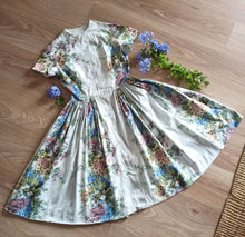 Charger l'image dans la galerie, 1950s - Exquisite French Floral Novelty Dress - W27 (68cm)