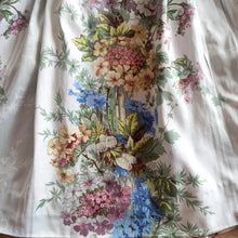 Charger l'image dans la galerie, 1950s - Exquisite French Floral Novelty Dress - W27 (68cm)