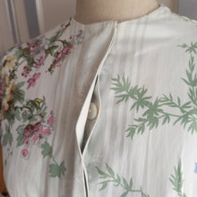 Charger l'image dans la galerie, 1950s - Exquisite French Floral Novelty Dress - W27 (68cm)