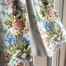 Charger l'image dans la galerie, 1950s - Exquisite French Floral Novelty Dress - W27 (68cm)