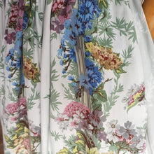 Charger l'image dans la galerie, 1950s - Exquisite French Floral Novelty Dress - W27 (68cm)