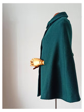 Charger l'image dans la galerie, 1950s 1960s - AIMÉE COUTURE, France - Gorgeous Green Wool Cape
