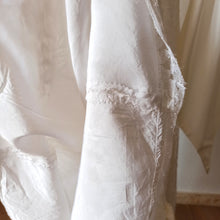 Cargar imagen en el visor de la galería, 1940s - Delightful White Lace Bridal Dress - W27 (68cm)