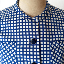 Charger l'image dans la galerie, 1950s - Lovely Buckle Back Blue White Cotton Dress - W28 (72cm)