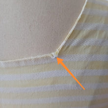 Cargar imagen en el visor de la galería, 1950s - Adorable Yellow Stripes Cotton Dress - W27.5 (70cm)