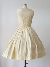 Cargar imagen en el visor de la galería, 1950s - Adorable Yellow Stripes Cotton Dress - W27.5 (70cm)