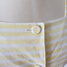 Cargar imagen en el visor de la galería, 1950s - Adorable Yellow Stripes Cotton Dress - W27.5 (70cm)