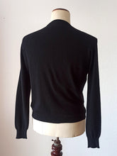 Cargar imagen en el visor de la galería, 1950s 1960s - PRINGLE, Scotland - Black Cashmere Men's Sweater - Sz 40