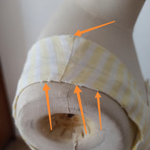 Cargar imagen en el visor de la galería, 1950s - Adorable Yellow Stripes Cotton Dress - W27.5 (70cm)