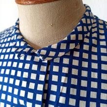 Charger l'image dans la galerie, 1950s - Lovely Buckle Back Blue White Cotton Dress - W28 (72cm)