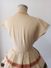 Cargar imagen en el visor de la galería, 1950s 1960s - GERMANY - Gorgeous Soft Wool Dress - W28.5 (72cm)