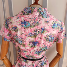 Charger l'image dans la galerie, 1940s 1950s - Adorable Pink Floral Print Rayon Dress - W31 (78cm)
