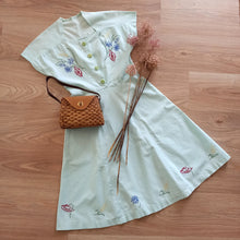 Load image into Gallery viewer, 1940s - Adorable Mint Green Embroidery Linen Dress - W27.5 (70cm)