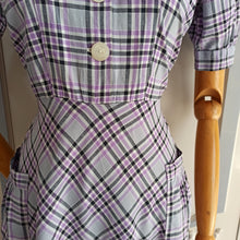 Load image into Gallery viewer, 1940s - Adorable Purple Lilac Puff Shoulders Dress - W33 (84cm)