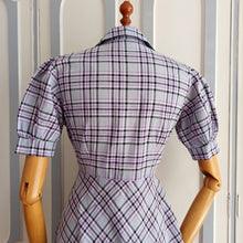 Load image into Gallery viewer, 1940s - Adorable Purple Lilac Puff Shoulders Dress - W33 (84cm)