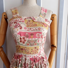 Load image into Gallery viewer, 1940s - Adorable Swiss/Tirol Novelty Rayon Dress - W26 (66cm)