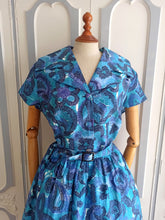 Load image into Gallery viewer, 1950s - Stunning Abstract Floral Cotton Dress - W33 (84cm)
