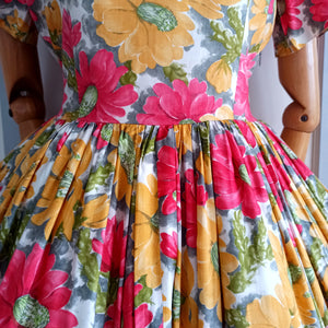 1950s - Stunning Floral Day Dress - W30 (76cm)