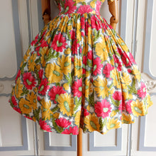Cargar imagen en el visor de la galería, 1950s - Stunning Floral Day Dress - W30 (76cm)
