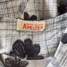Cargar imagen en el visor de la galería, 1950s - APELTEX, France - Gorgeous Grey Floral Cotton Dress - W33 (84cm)
