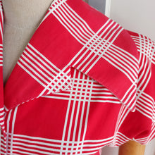 Load image into Gallery viewer, 1940s - Stunning Red &amp; White Pocket Dress - W28 (70/72cm)
