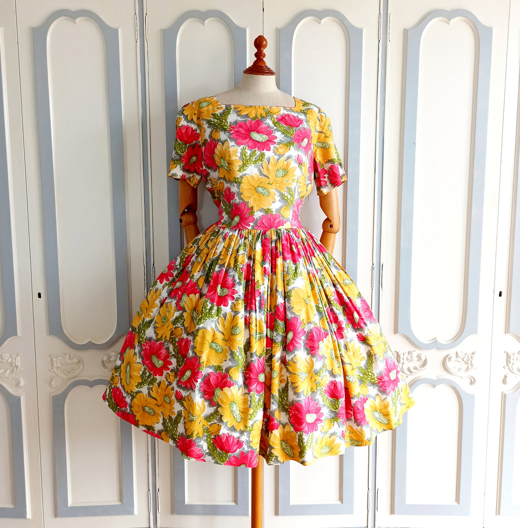 1950s - Stunning Floral Day Dress - W30 (76cm)