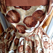 Cargar imagen en el visor de la galería, 1950s - Stunning Coconuts Novelty Print Dress - W26 (66cm)
