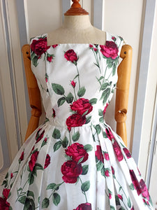 1950s - Marie Bonheur, Paris - Stunning Realistic Roseprint Dress - W25/26 (64/66cm)