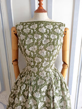Load image into Gallery viewer, 1950s 1960s - Exquisite Green Embroidery Cocktail Dress - W26 (66cm)
