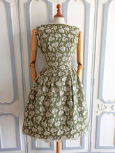 Load image into Gallery viewer, 1950s 1960s - Exquisite Green Embroidery Cocktail Dress - W26 (66cm)
