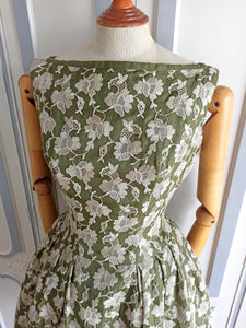 1950s 1960s - Exquisite Green Embroidery Cocktail Dress - W26 (66cm)