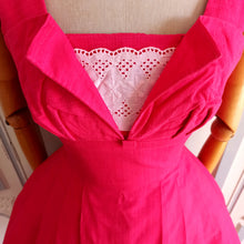 Cargar imagen en el visor de la galería, 1950s - Adorable Petal Bust Reddish Pink Dress - W25 (64cm)
