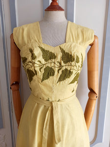 1940s - RICHARD, Milano - Exquisite Yellow Linen Green Leaves Dress - W25/26 (64/66cm)