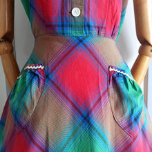 Load image into Gallery viewer, 1940s - Gorgeous Colorful Plaid Cotton Dress - W29 (74cm)
