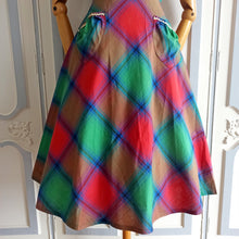 Laden Sie das Bild in den Galerie-Viewer, 1940s - Gorgeous Colorful Plaid Cotton Dress - W29 (74cm)
