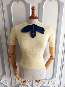 1950s - Adorable Handmade Cream Knit Top - Sz. S/M