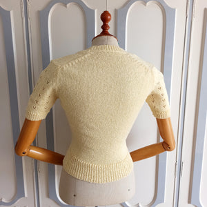1950s - Adorable Handmade Cream Knit Top - Sz. S/M