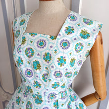 Laden Sie das Bild in den Galerie-Viewer, 1950s - Adorable Roseprint Summer Dress - W30 (76cm)
