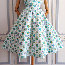Cargar imagen en el visor de la galería, 1950s - Adorable Roseprint Summer Dress - W30 (76cm)
