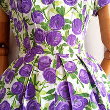 Load image into Gallery viewer, 1950s - Adorable Purple Roses Cotton Dress - W30 (76cm)
