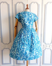 Load image into Gallery viewer, 1950s 1960s - Galeries Lafayette, Paris - Stunning Roseprint Dress - W27.5 (70cm)
