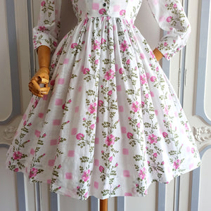 1950s - Delicious Parisien Floral Dress - W27.5 (70cm)