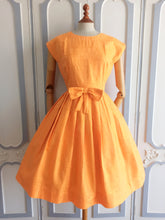 Cargar imagen en el visor de la galería, 1950s 1960s - Fabulous Orange Cotton Day Dress - W29 (74cm)
