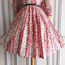 Cargar imagen en el visor de la galería, 1950s - Mirabelle, France - Adorable Floral Dress - W32 (82cm)
