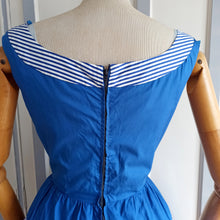 Cargar imagen en el visor de la galería, 1950s - Adorable Navy Stripes Cotton Dress - W24 (62cm)

