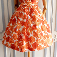 Cargar imagen en el visor de la galería, 1950s 1960s - PARIS - Stunning Orange Floral Dress - W28.5 (72cm)
