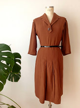 Laden Sie das Bild in den Galerie-Viewer, 1950s - Gorgeous Chocolate Soft Wool Dress - W32 (82cm)
